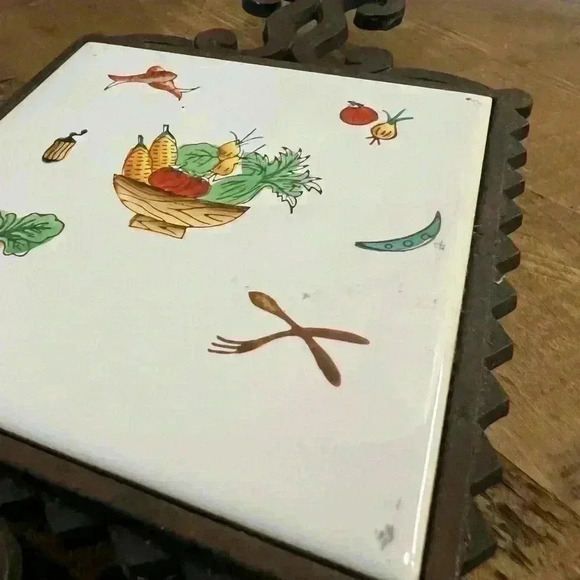 Vintage Hand Painted Cast Iron Tile / Trivet, Made in Japan - Picture 3 of 5